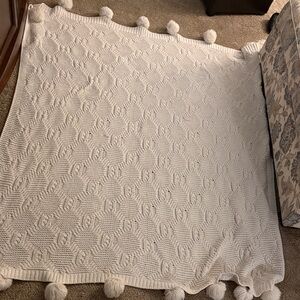 Elegant White Knitted Throw Blanket